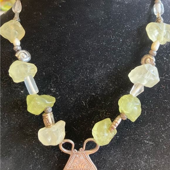 Resin Bead and silver plated beads and Himalayan pendant. 18” - Picture 3 of 11